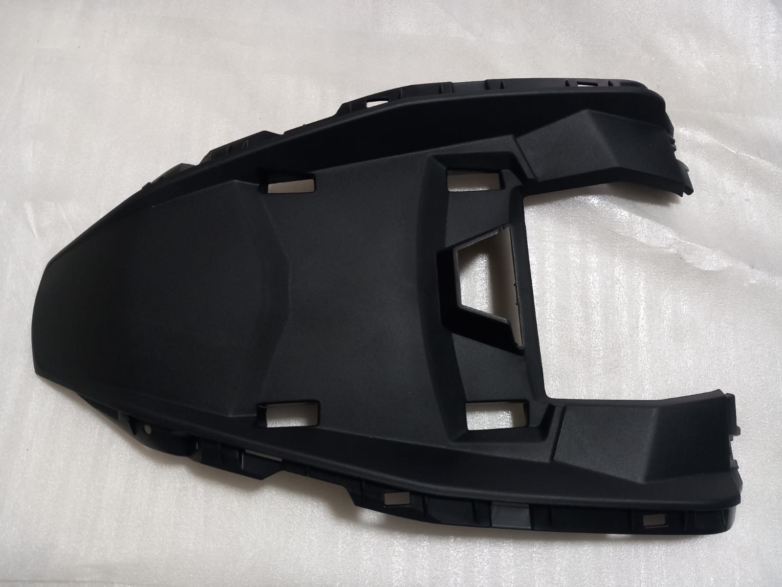 Ön Panel Alt Plasti̇ği̇ (Arneb)